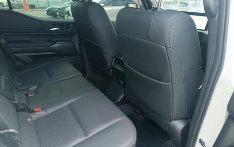 Toyota Land Cruiser Prado, 2024 год, 10 900 000 рублей, 12 фотография