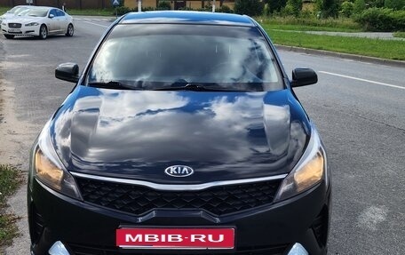 KIA Rio IV, 2021 год, 1 580 000 рублей, 1 фотография
