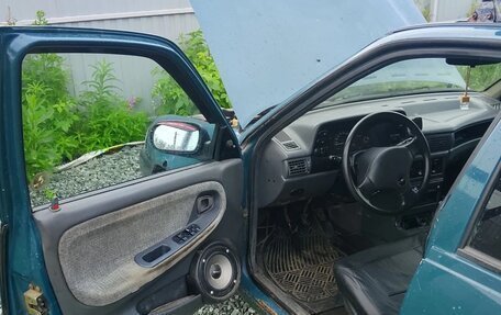 Daewoo Nexia I рестайлинг, 2004 год, 100 000 рублей, 3 фотография