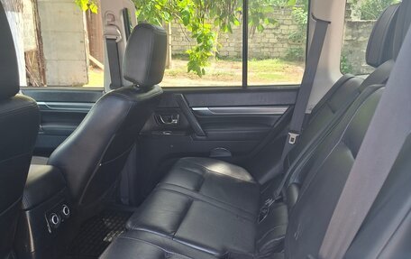 Mitsubishi Pajero IV, 2010 год, 2 000 000 рублей, 8 фотография
