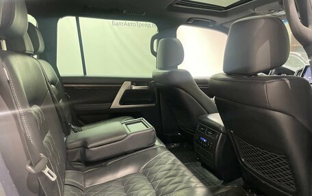Toyota Land Cruiser 200, 2018 год, 6 750 000 рублей, 10 фотография