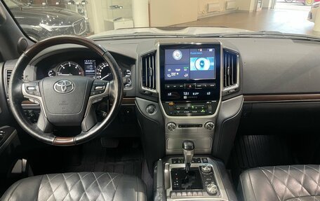 Toyota Land Cruiser 200, 2018 год, 6 750 000 рублей, 13 фотография