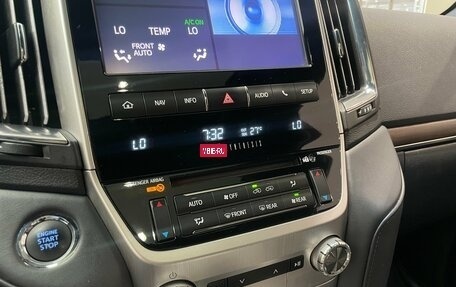 Toyota Land Cruiser 200, 2018 год, 6 750 000 рублей, 18 фотография