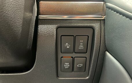 Toyota Land Cruiser 200, 2018 год, 6 750 000 рублей, 22 фотография