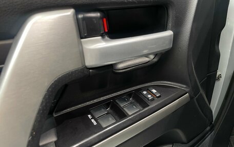 Toyota Land Cruiser 200, 2018 год, 6 750 000 рублей, 24 фотография