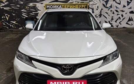 Toyota Camry, 2019 год, 2 700 000 рублей, 3 фотография