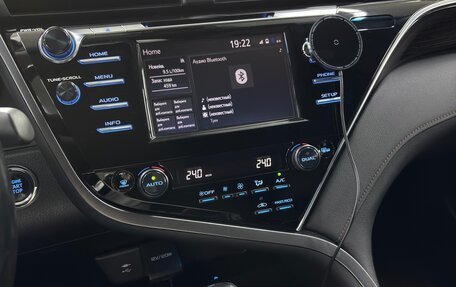 Toyota Camry, 2019 год, 2 700 000 рублей, 15 фотография