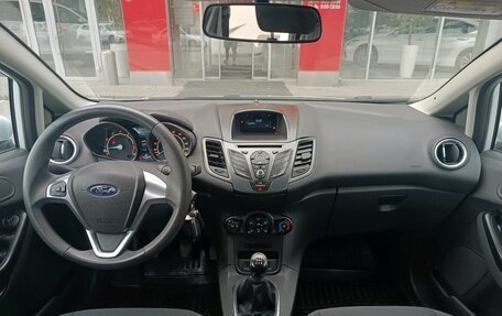 Ford Fiesta, 2015 год, 949 000 рублей, 9 фотография