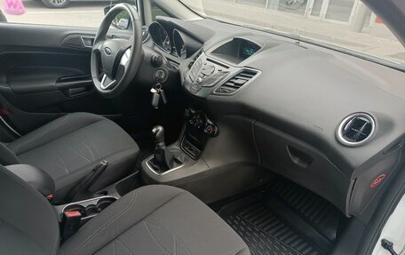 Ford Fiesta, 2015 год, 949 000 рублей, 11 фотография