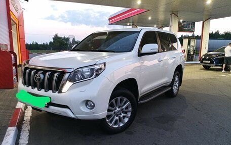 Toyota Land Cruiser Prado 150 рестайлинг 2, 2014 год, 3 500 000 рублей, 4 фотография