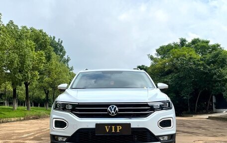 Volkswagen T-Roc I, 2022 год, 1 622 000 рублей, 1 фотография