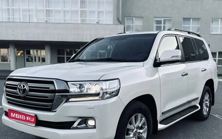 Toyota Land Cruiser 200, 2015 год, 4 290 000 рублей, 1 фотография