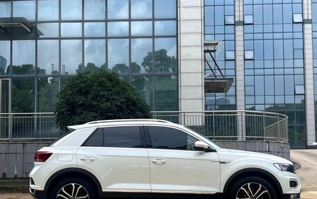 Volkswagen T-Roc I, 2022 год, 1 622 000 рублей, 6 фотография
