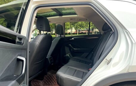 Volkswagen T-Roc I, 2022 год, 1 622 000 рублей, 9 фотография
