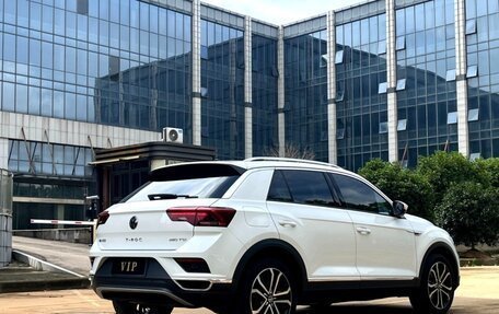 Volkswagen T-Roc I, 2022 год, 1 622 000 рублей, 5 фотография