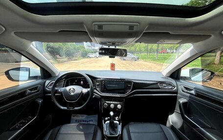 Volkswagen T-Roc I, 2022 год, 1 622 000 рублей, 15 фотография
