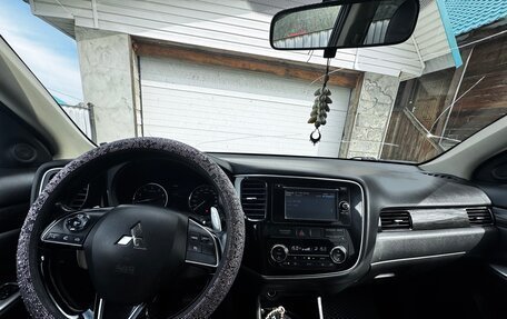 Mitsubishi Outlander III рестайлинг 3, 2016 год, 2 050 000 рублей, 8 фотография