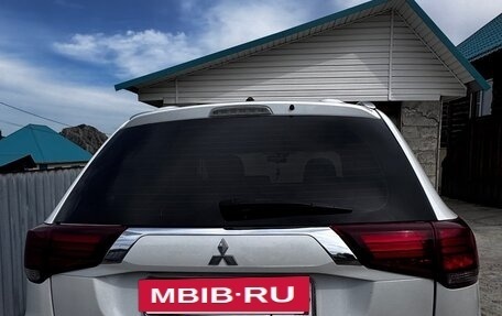 Mitsubishi Outlander III рестайлинг 3, 2016 год, 2 050 000 рублей, 7 фотография
