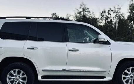 Toyota Land Cruiser 200, 2015 год, 4 290 000 рублей, 4 фотография