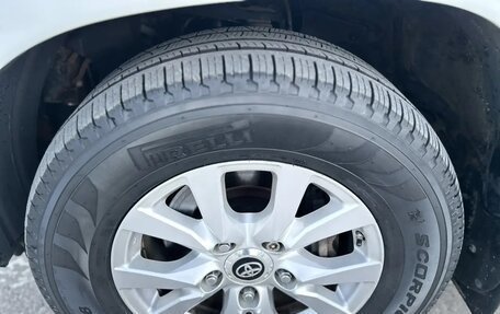 Toyota Land Cruiser 200, 2015 год, 4 290 000 рублей, 13 фотография