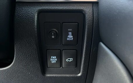Toyota Land Cruiser 200, 2015 год, 4 290 000 рублей, 24 фотография