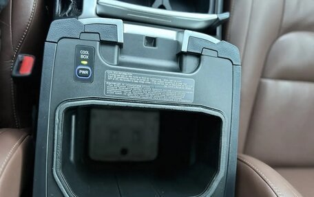Toyota Land Cruiser 200, 2015 год, 4 290 000 рублей, 29 фотография
