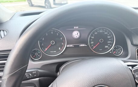 Volkswagen Touareg III, 2011 год, 1 750 000 рублей, 10 фотография