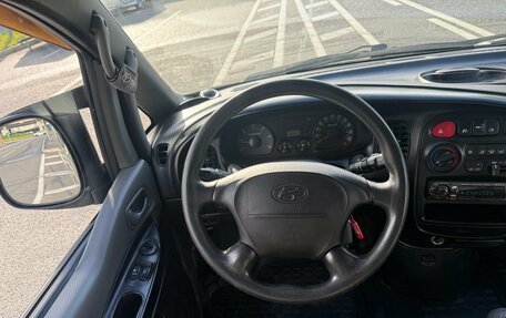 Hyundai H-1 II рестайлинг, 2006 год, 899 000 рублей, 11 фотография
