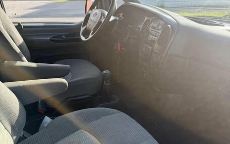 Hyundai H-1 II рестайлинг, 2006 год, 899 000 рублей, 13 фотография