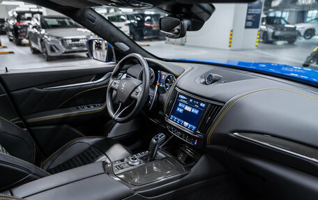 Maserati Levante I, 2021 год, 7 400 000 рублей, 12 фотография
