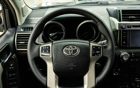 Toyota Land Cruiser Prado 150 рестайлинг 2, 2015 год, 3 229 000 рублей, 6 фотография