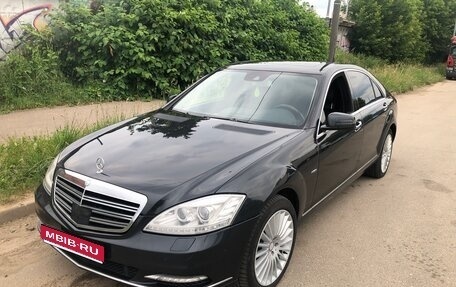 Mercedes-Benz S-Класс, 2011 год, 1 700 000 рублей, 1 фотография