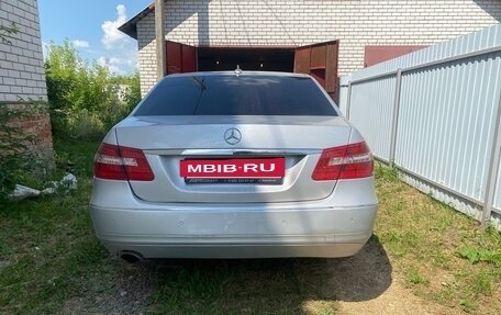 Mercedes-Benz E-Класс, 2010 год, 1 800 000 рублей, 3 фотография
