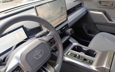 Toyota RAV4, 2025 год, 3 700 000 рублей, 8 фотография