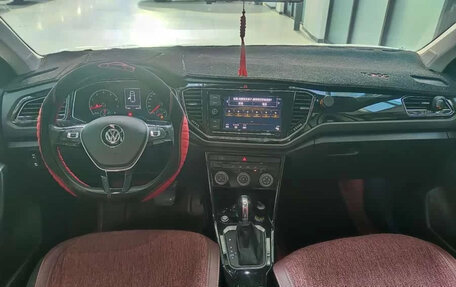 Volkswagen T-Roc I, 2019 год, 1 750 000 рублей, 6 фотография