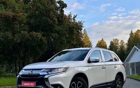 Mitsubishi Outlander III рестайлинг 3, 2021 год, 1 699 000 рублей, 1 фотография