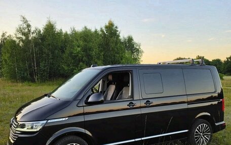 Volkswagen Multivan T6 рестайлинг, 2023 год, 4 800 000 рублей, 4 фотография