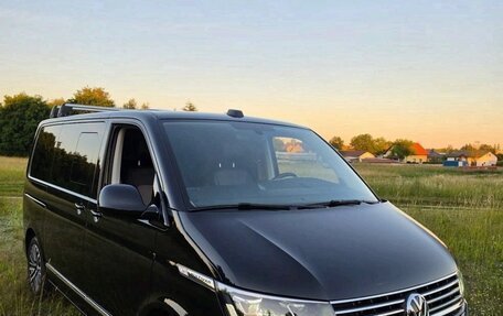 Volkswagen Multivan T6 рестайлинг, 2023 год, 4 800 000 рублей, 3 фотография
