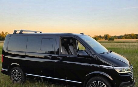 Volkswagen Multivan T6 рестайлинг, 2023 год, 4 800 000 рублей, 5 фотография