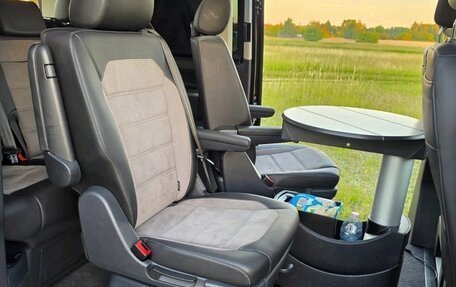 Volkswagen Multivan T6 рестайлинг, 2023 год, 4 800 000 рублей, 19 фотография