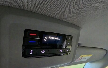 Volkswagen Multivan T6 рестайлинг, 2023 год, 4 800 000 рублей, 16 фотография