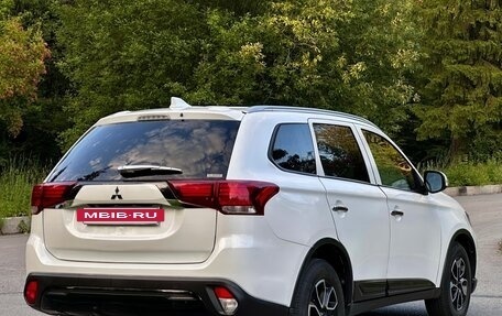 Mitsubishi Outlander III рестайлинг 3, 2021 год, 1 699 000 рублей, 7 фотография
