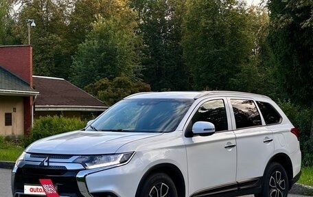 Mitsubishi Outlander III рестайлинг 3, 2021 год, 1 699 000 рублей, 3 фотография