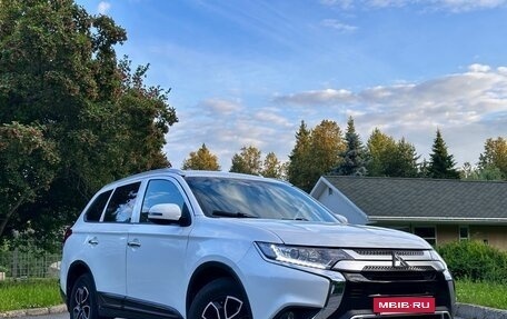 Mitsubishi Outlander III рестайлинг 3, 2021 год, 1 699 000 рублей, 16 фотография
