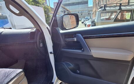 Toyota Land Cruiser 200, 2007 год, 2 099 000 рублей, 28 фотография