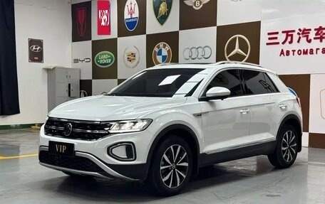 Volkswagen T-Roc I, 2023 год, 1 700 000 рублей, 1 фотография