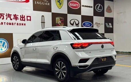 Volkswagen T-Roc I, 2023 год, 1 700 000 рублей, 3 фотография