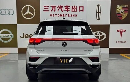 Volkswagen T-Roc I, 2023 год, 1 700 000 рублей, 12 фотография