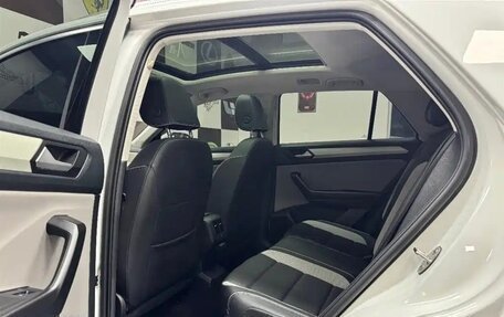 Volkswagen T-Roc I, 2023 год, 1 700 000 рублей, 10 фотография