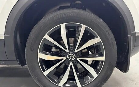 Volkswagen T-Roc I, 2023 год, 1 700 000 рублей, 14 фотография